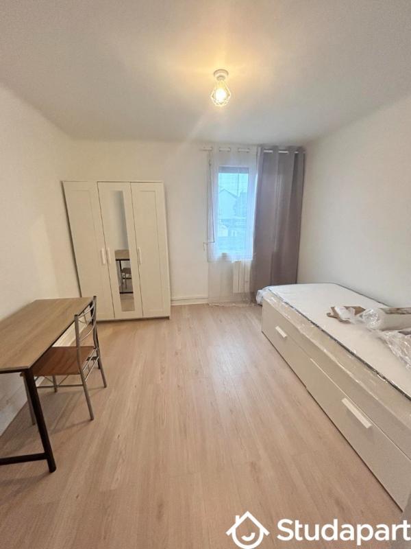 Chambre - 11 m² - 1 pièce