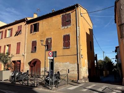 Immeuble - 99 m² - 5 pièces