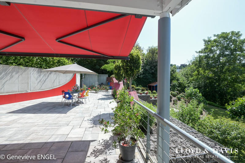 Maison contemporaine - 255 m² - 9 pièces