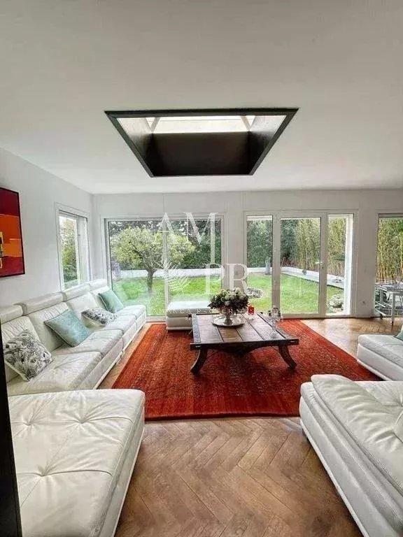 Villa - 289 m² - 8 pièces