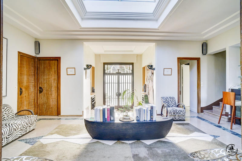 Maison - 345 m² - 11 pièces