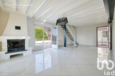 Maison - 208 m² - 8 pièces