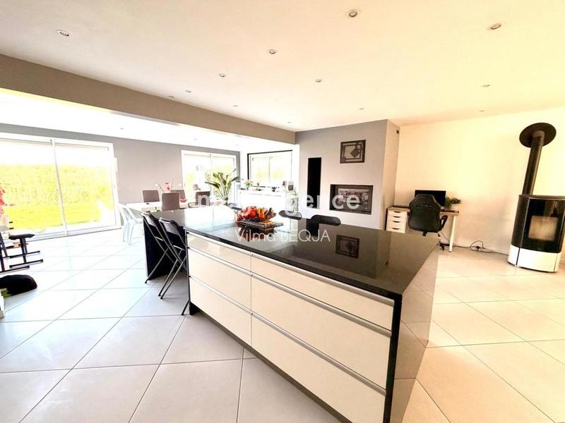 Pavillon - 190 m² - 7 pièces