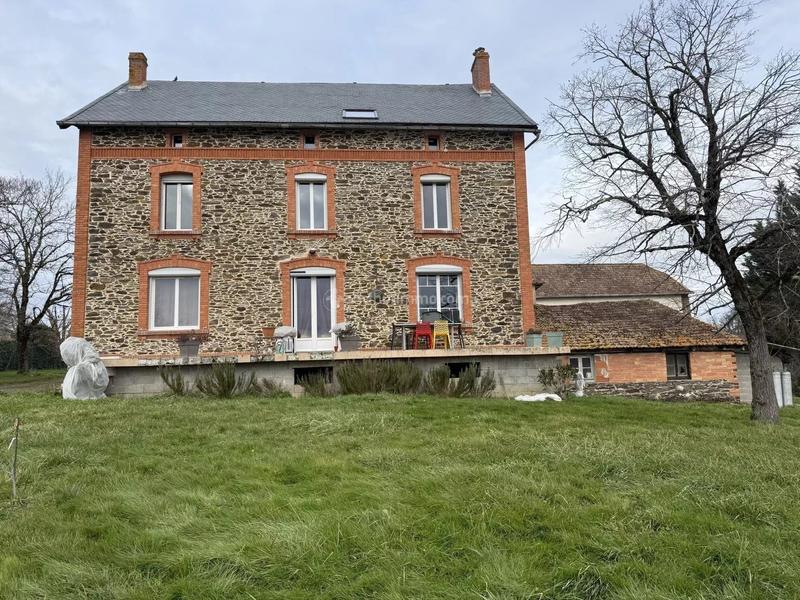 Maison - 215 m² - 7 pièces