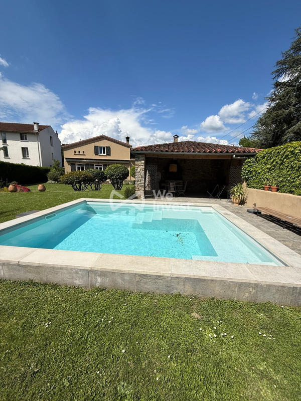 Maison - 260 m² - 8 pièces