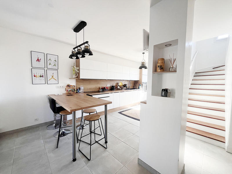 Maison - 198 m² - 8 pièces