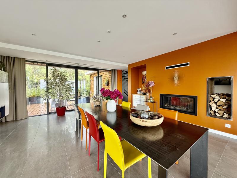 Maison - 280 m² - 6 pièces