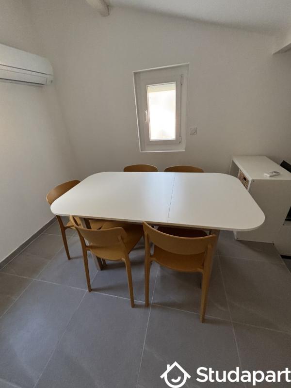 Chambre - 13 m² - 1 pièce