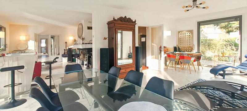 Maison - 360 m² - 10 pièces