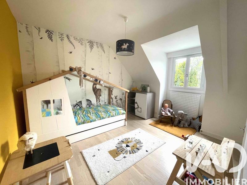 Maison - 180 m² - 8 pièces