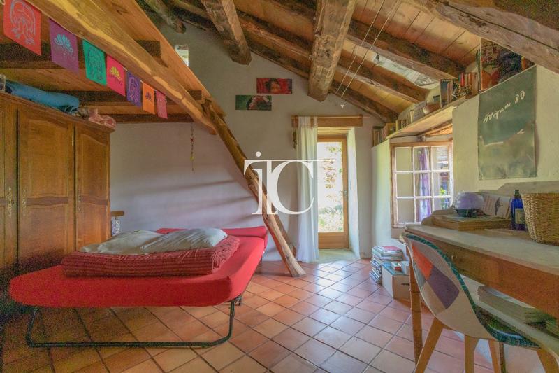 Propriété - 341 m² - 9 pièces