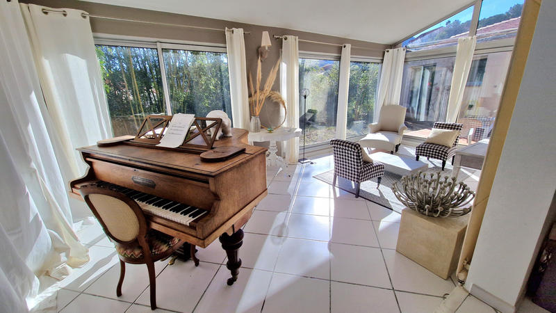 Villa - 200 m² - 5 pièces