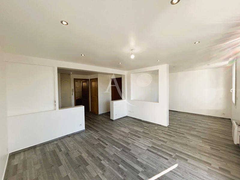 Appartement - 99 m² - 5 pièces