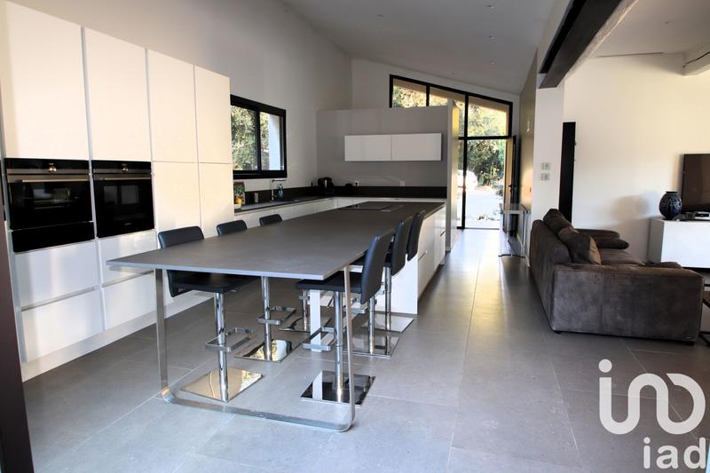 Maison - 235 m² - 6 pièces