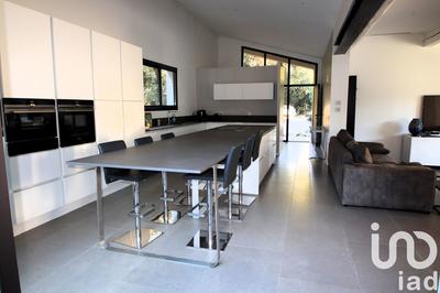 Maison - 235 m² - 6 pièces