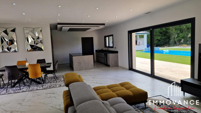 Maison - 171 m² - 7 pièces