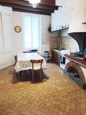 Maison - 248 m² - 8 pièces