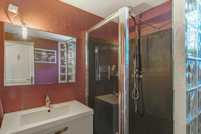 Propriété - 207 m² - 9 pièces