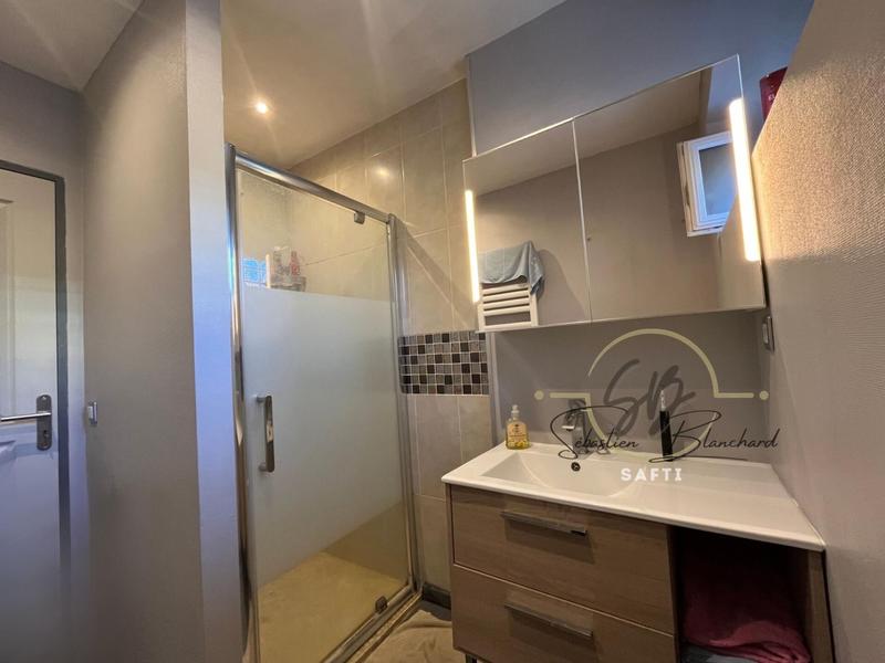 Maison - 222 m² - 9 pièces