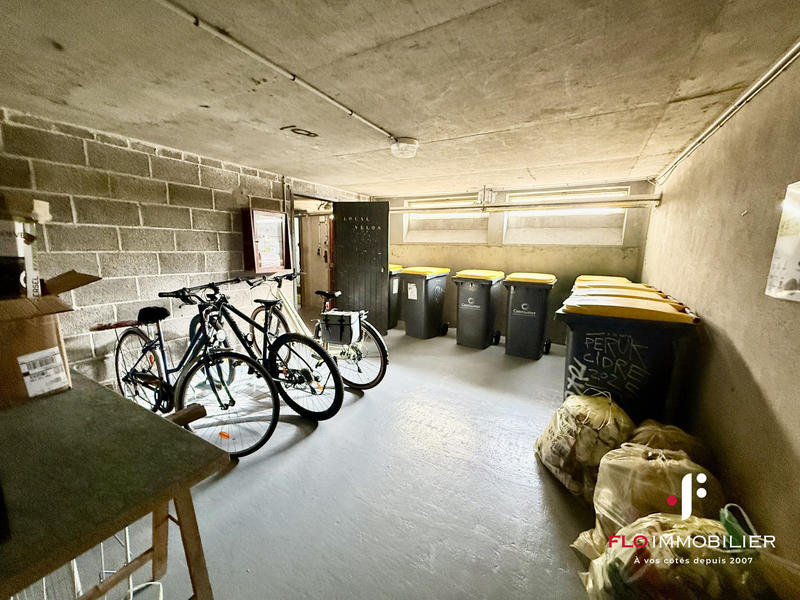 Bureau - 90 m² - 6 pièces