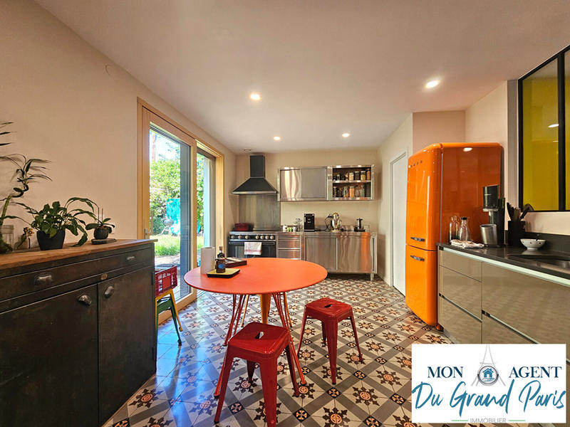 Maison - 230 m² - 8 pièces