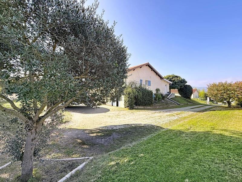 Maison - 230 m² - 5 pièces