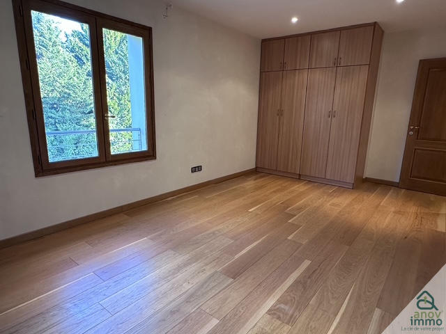 Propriété - 337 m² - 5 pièces