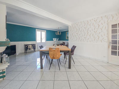 Maison - 220 m² - 7 pièces