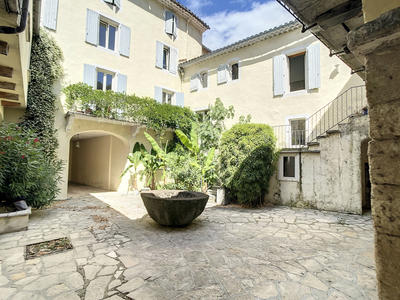 Maison - 799 m² - 25 pièces