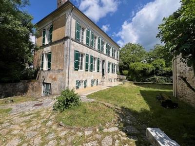 Maison - 260 m² - 7 pièces