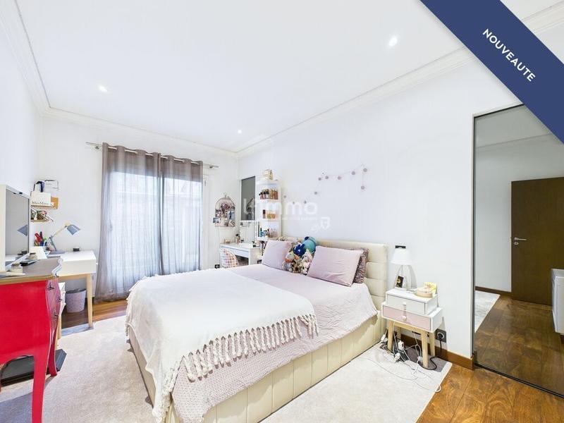 Maison - 378 m² - 7 pièces