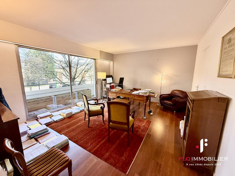 Bureau - 90 m² - 6 pièces