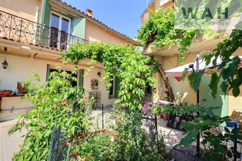 Maison - 263 m² - 7 pièces