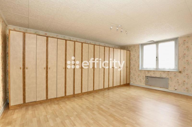 Maison - 208 m² - 12 pièces