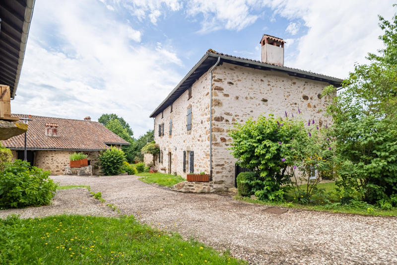 Maison - 1 791 m² - 39 pièces
