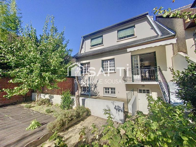 Maison - 141 m² - 8 pièces