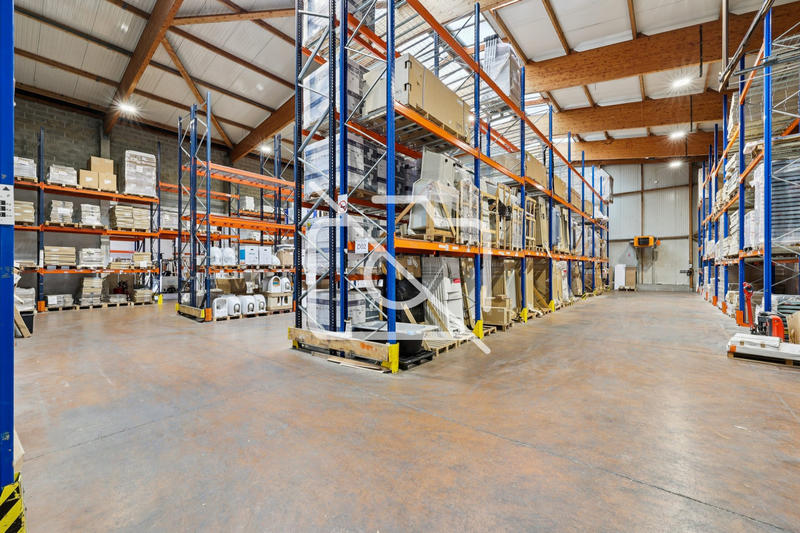 Entrepôt - 1 180 m²