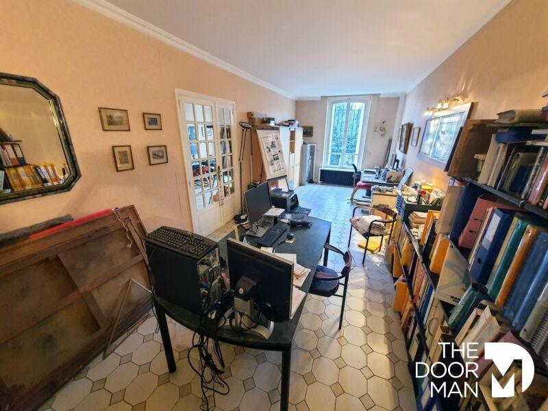 Propriété - 242 m² - 9 pièces