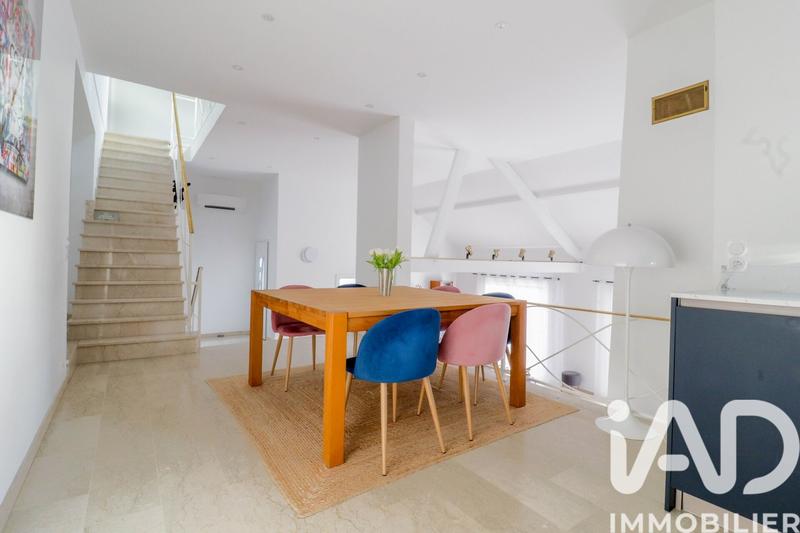 Maison - 210 m² - 7 pièces
