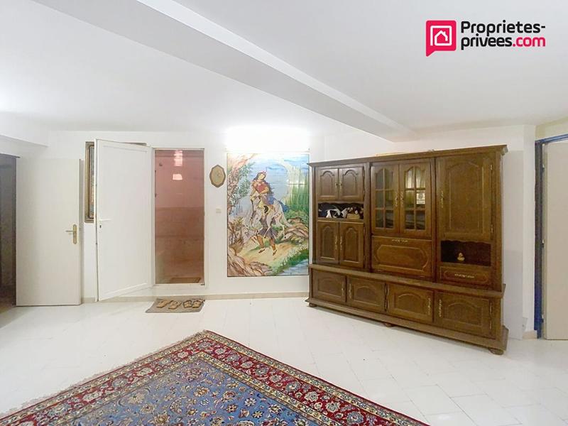 Maison - 365 m² - 12 pièces