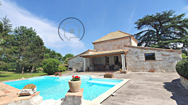 Maison - 217 m² - 5 pièces