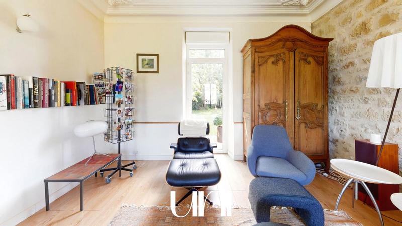 Maison - 415 m² - 16 pièces