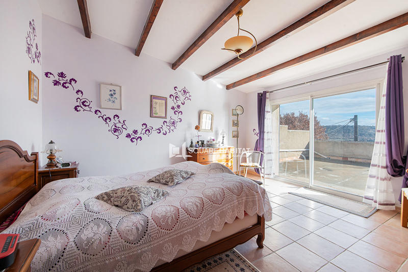 Maison - 235 m² - 7 pièces