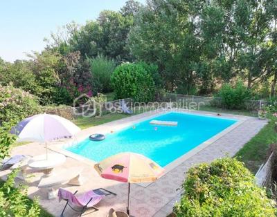 Demeure - 180 m² - 5 pièces