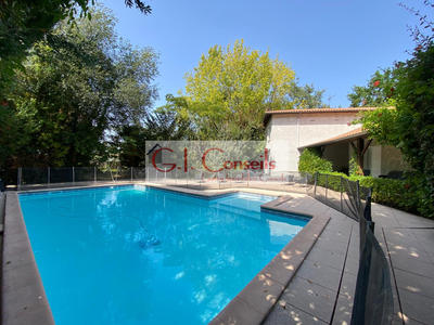 Maison - 260 m² - 9 pièces