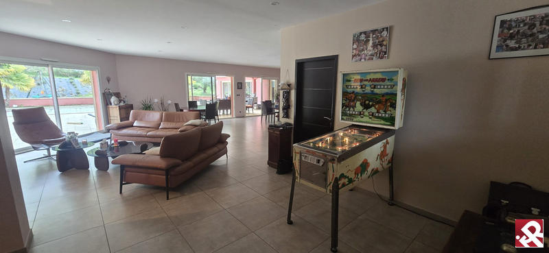Villa - 445 m² - 9 pièces