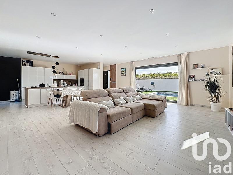 Maison - 222 m² - 8 pièces