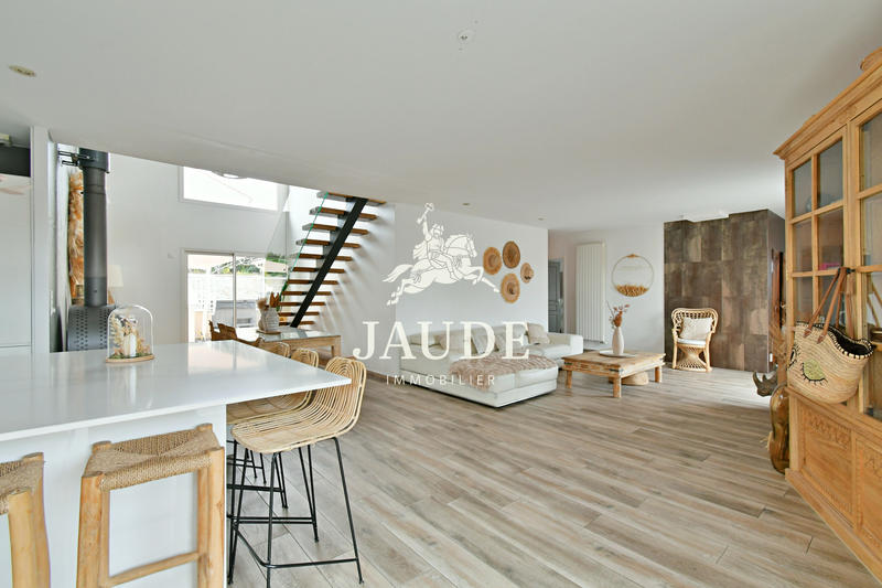 Maison - 236 m² - 9 pièces