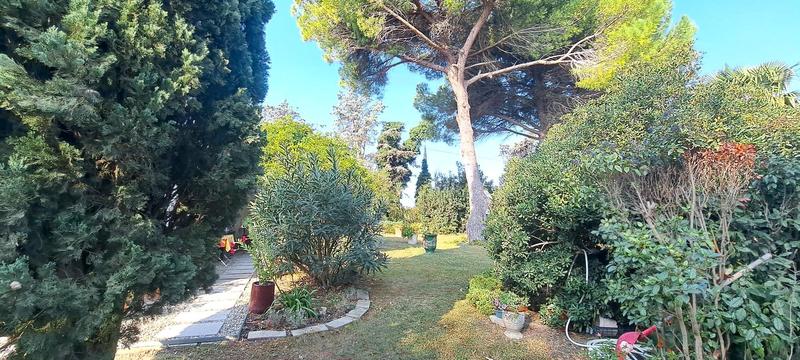 Propriété - 250 m² - 8 pièces