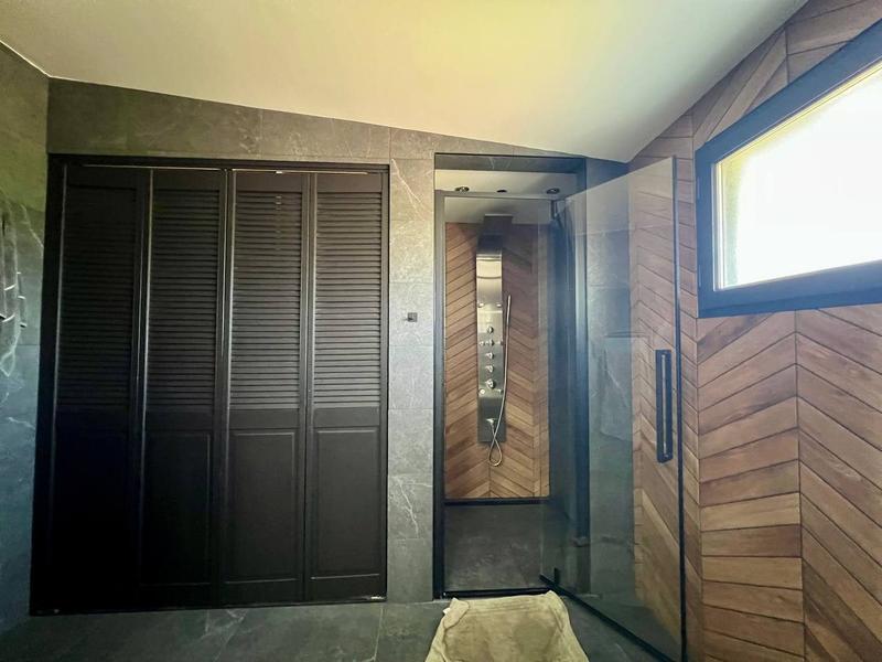 Maison traditionnelle - 184 m² - 7 pièces